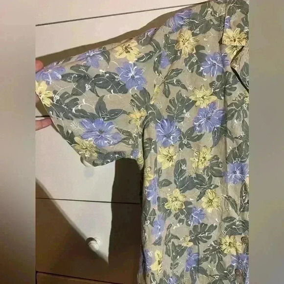 Bobbie brooks short sleeve collared buttoned up flower pattern shirt - Picture 5 of 5